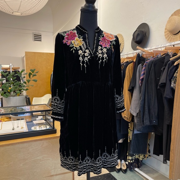 Johnny Was black velvet embroidered dress size XS - Picture 6 of 12